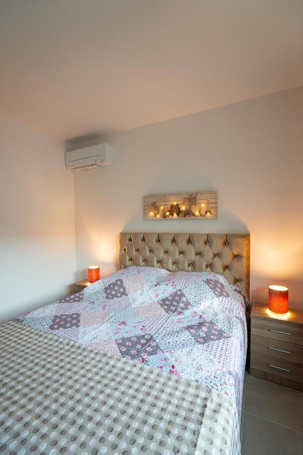 Superbe Appartement A 2 Pas Des Halles, Climatise, Terrasse, Garage Нарбонна Экстерьер фото